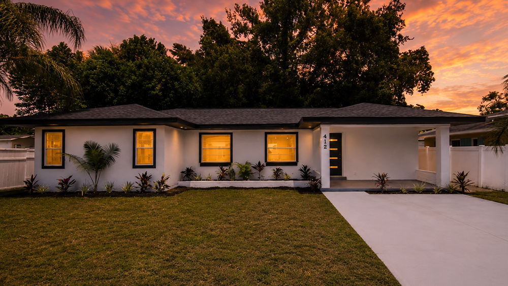 Front exterior of 412 20th Ave W in Palmetto, Florida